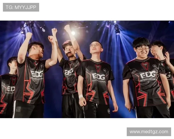 EDG战队以76分稳居精英赛积分榜首位展现强劲实力 EDG战队以76分稳居精英赛积分榜首位展现强劲实力