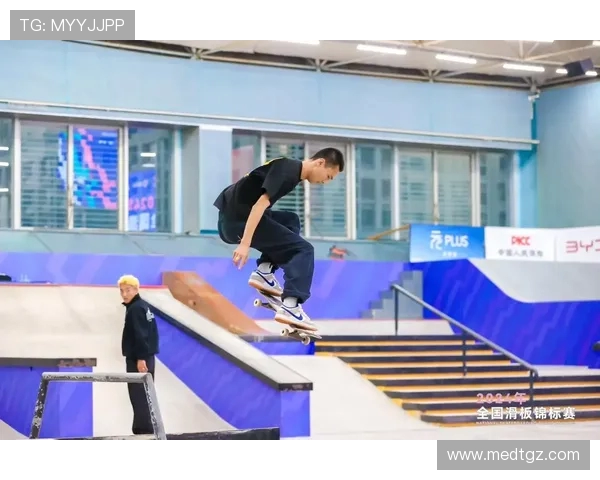 西安攀岩队在滑板精英赛中以77分稳居积分榜首位 西安攀岩队在滑板精英赛中以77分稳居积分榜首位