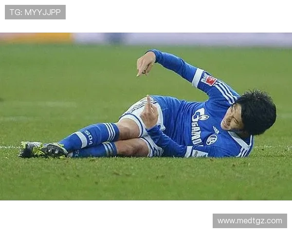 蒿俊闵与内田笃人对决回顾:中日足球的经典碰撞与技战术分析 蒿俊闵与内田笃人对决回顾:中日足球的经典碰撞与技战术分析