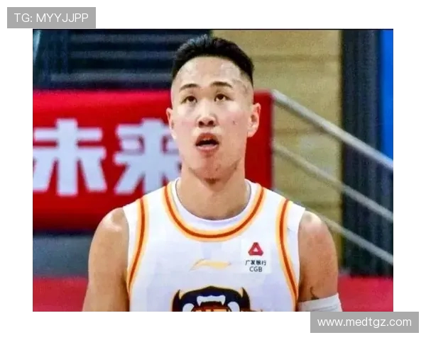 贺希宁:从年轻球员到篮球场上的闪耀明星之路 贺希宁:从年轻球员到篮球场上的闪耀明星之路