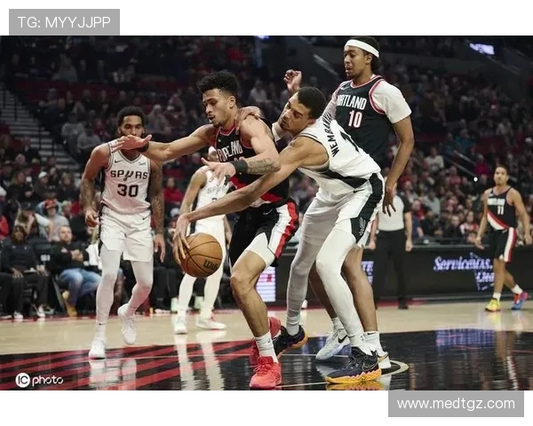 马刺与开拓者激战四月二十四日谁将赢得关键胜利