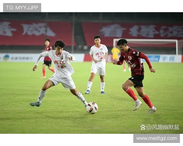 成都足球队灵活性引发热议球迷观点各异争论不断