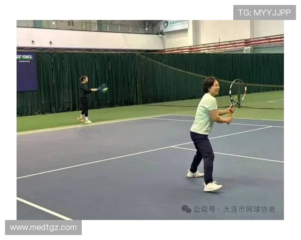 周敏亲授网球技巧与心得体会助你提升球技的独特方法分享